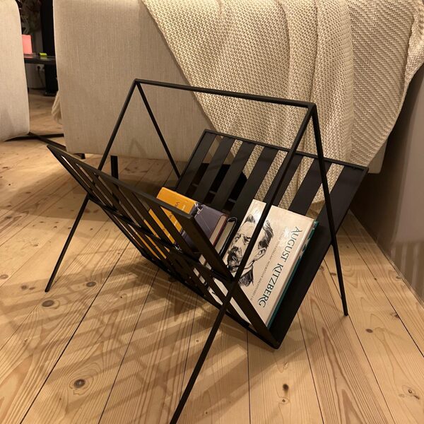 Aikakausilehtien teline 175€