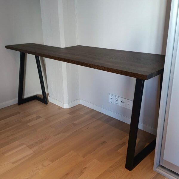 Tietokone pöytä, asiakkaan toiveiden mukaan. 