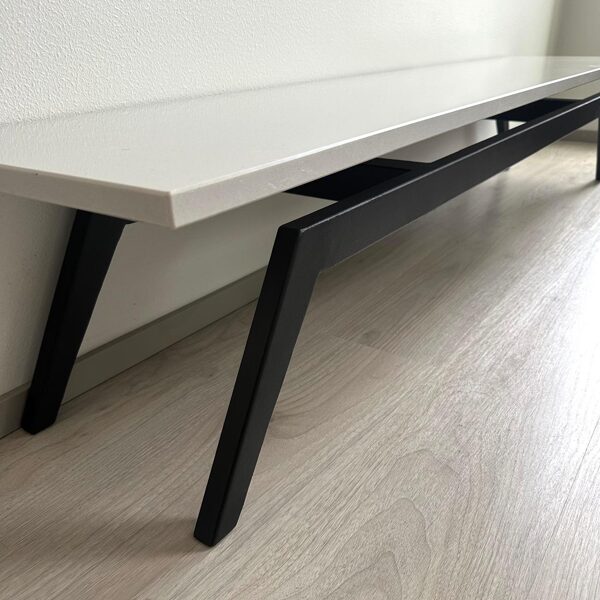 Minimalistinen TV taso 