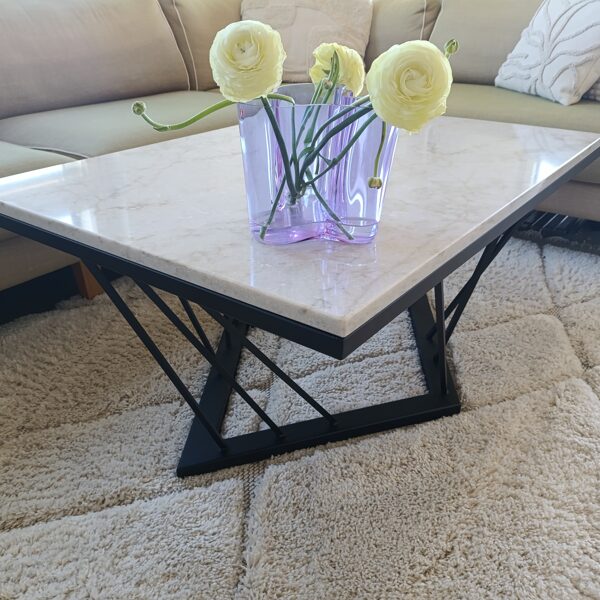 Sohvapöytä kvartsitasolla 700x1000x450mm