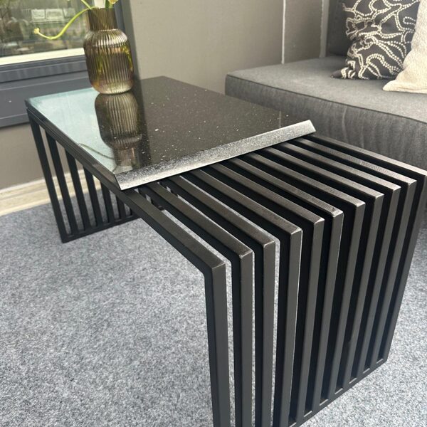 Sohvapöytä kvartsitasolla. P90cm x L42cm x K45cm