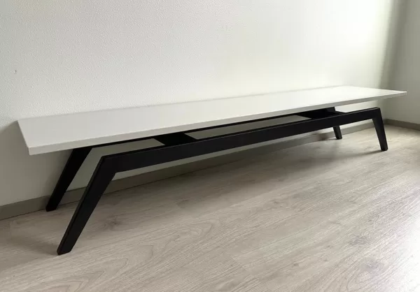 Minimalistinen TV taso 