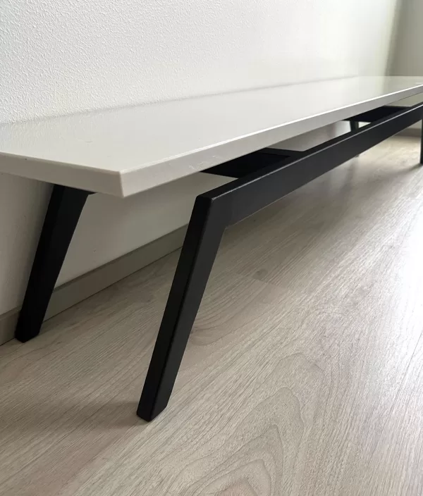 Minimalistinen TV taso 